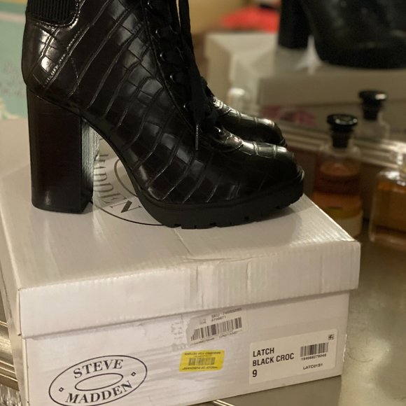 Womans Boots - Picture 3 of 3